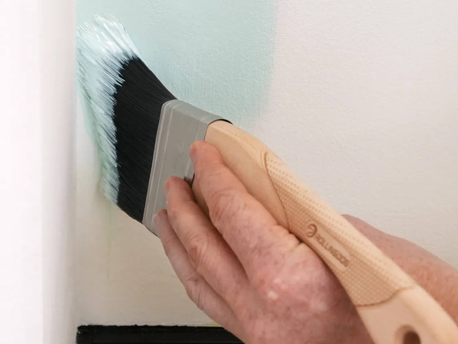 How to Get Clean Paint Lines When Cutting In
