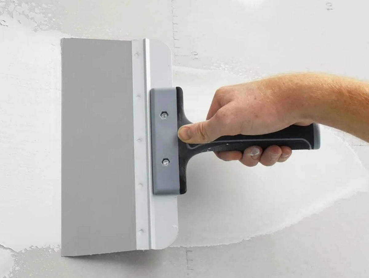 How to Skim Coat a Wall for a Smooth Finish