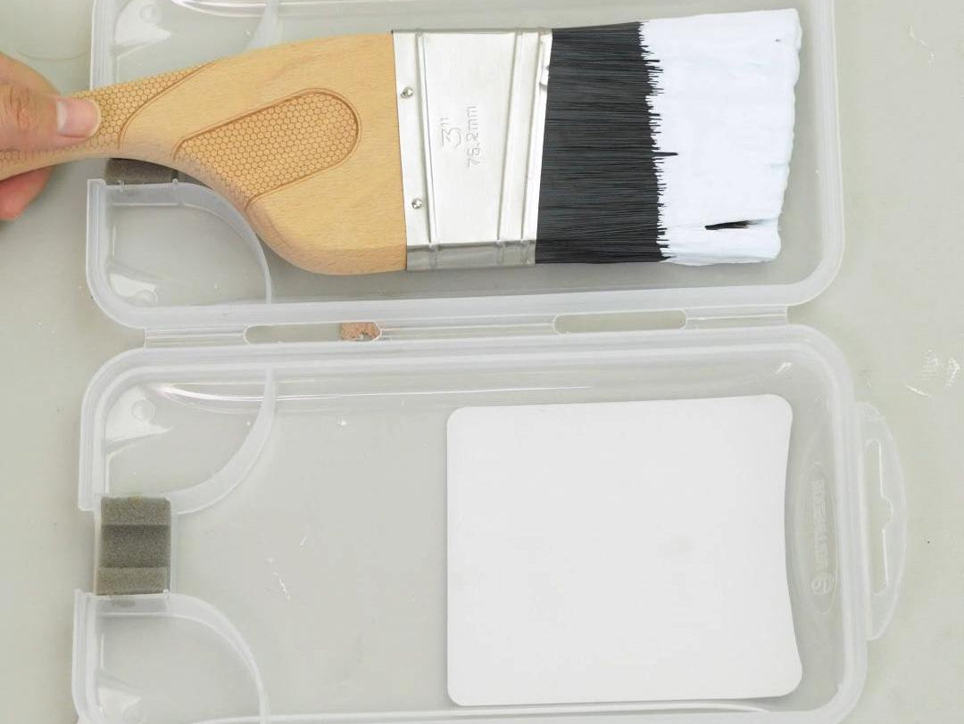 How to Keep a Paint Brush from Drying Out