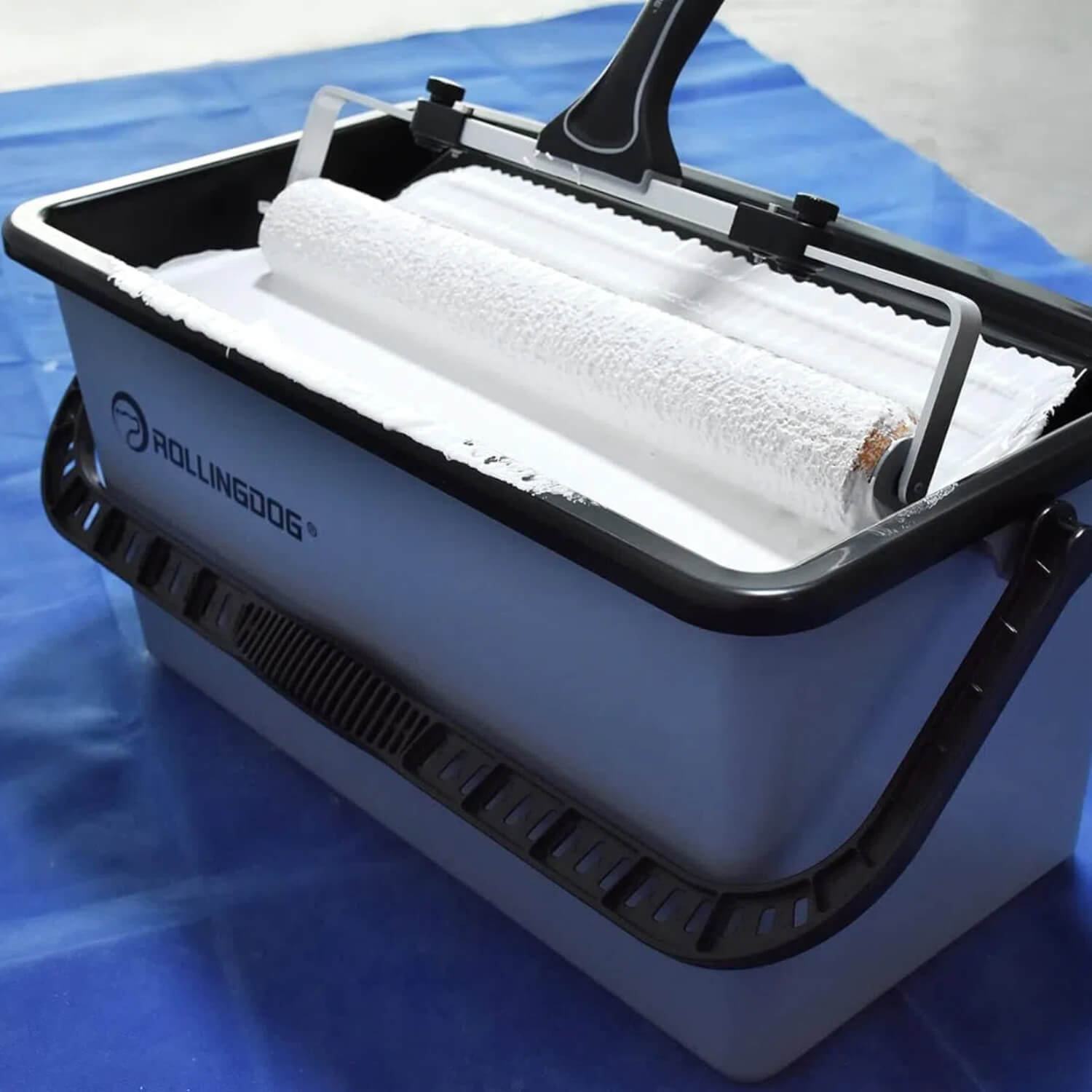 Large 18 inch paint bucket included in ROLLINGDOG 20pcs Paint Roller Kit for efficient paint loading