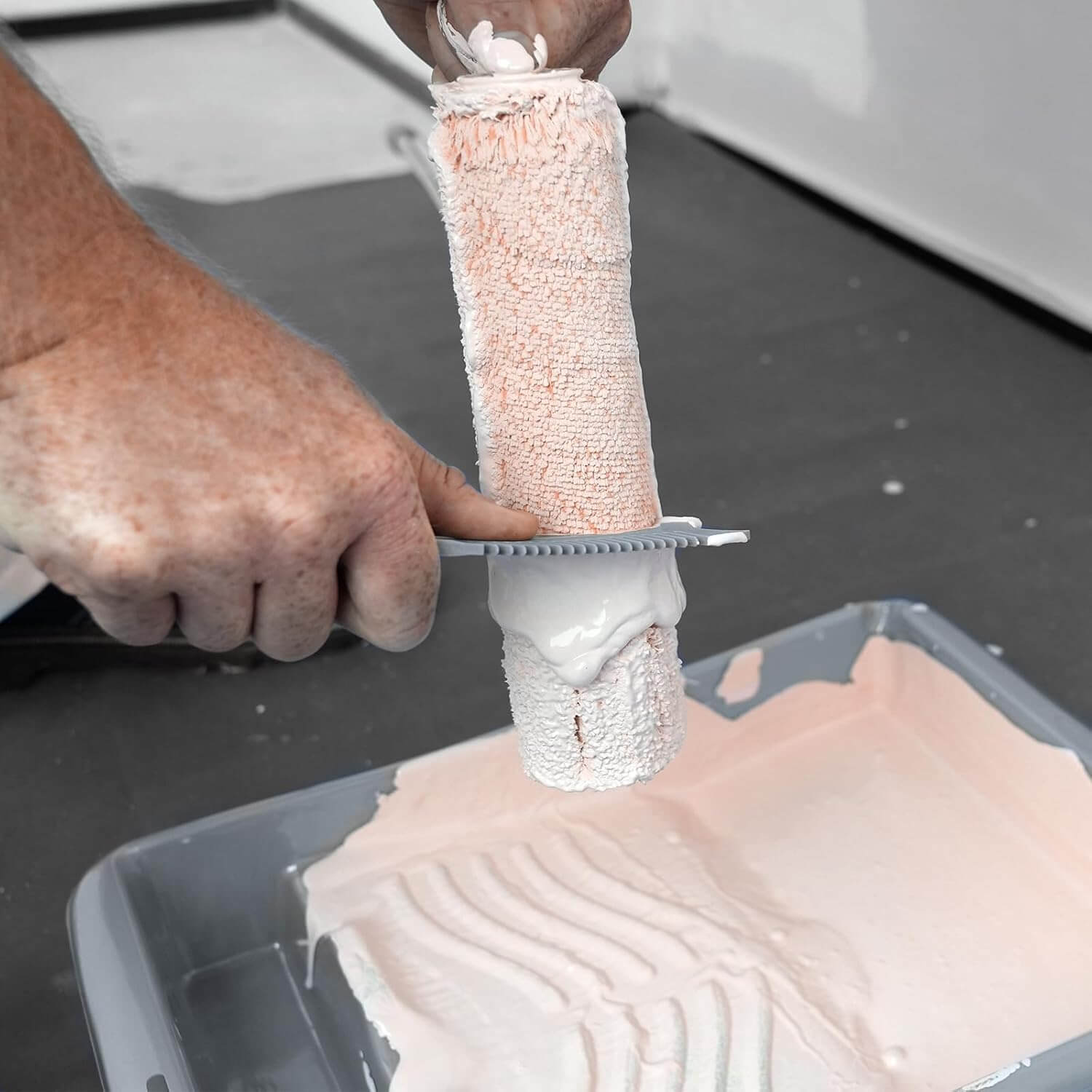 paint comb tool cleaning roller cover to remove excess paint